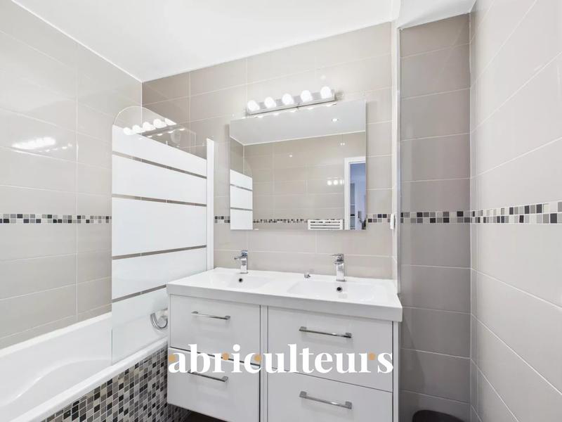 Appartement - 90 m² - 4 pièces