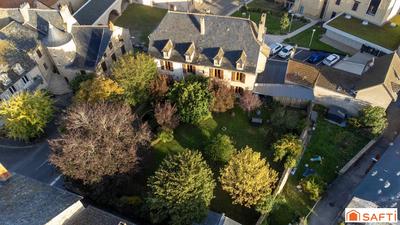 Maison - 270 m² - 8 pièces