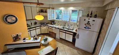 Maison - 239 m² - 9 pièces