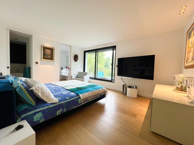 Maison - 255 m² - 9 pièces