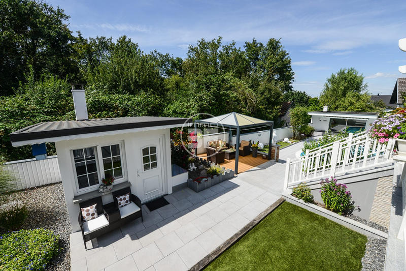 Maison - 232 m² - 7 pièces