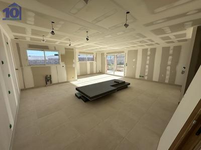 Maison - 98 m² - 4 pièces