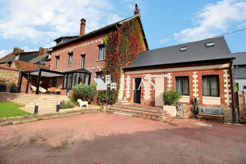 Maison - 250 m² - 10 pièces
