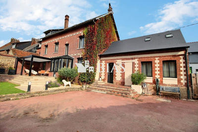 Maison - 250 m² - 10 pièces