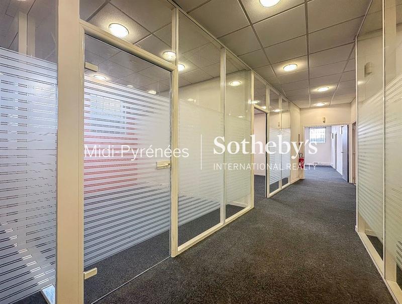 Local d'activités - 317 m²