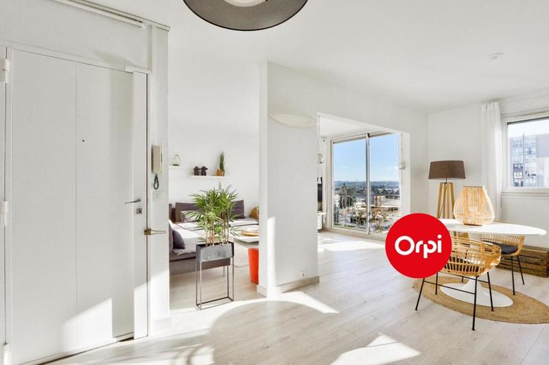 Appartement - 90 m² - 5 pièces