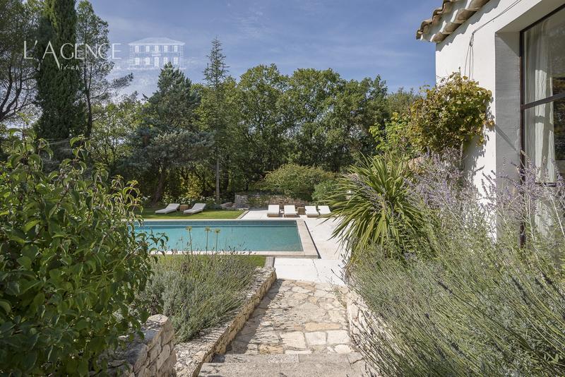 Maison - 380 m² - 9 pièces