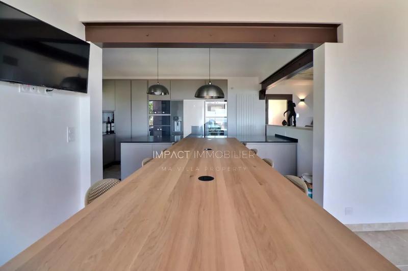 Maison - 241 m² - 6 pièces