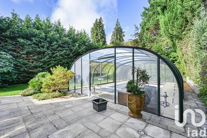 Maison - 250 m² - 10 pièces