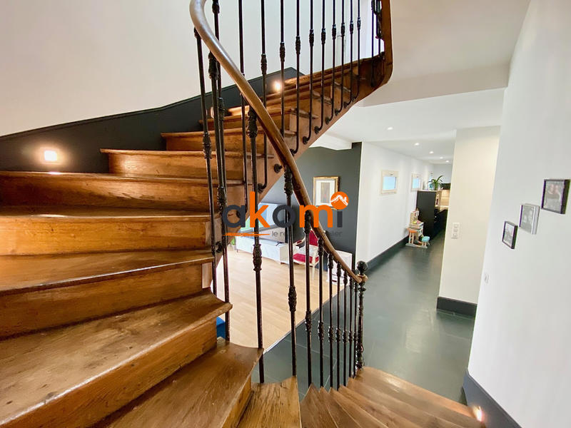 Maison - 290 m² - 11 pièces