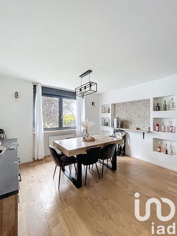 Maison - 202 m² - 9 pièces