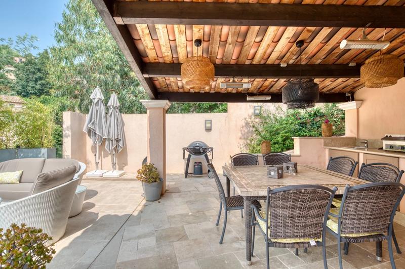 Villa - 221 m² - 5 pièces