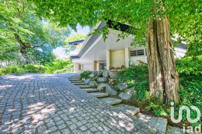 Maison - 220 m² - 5 pièces