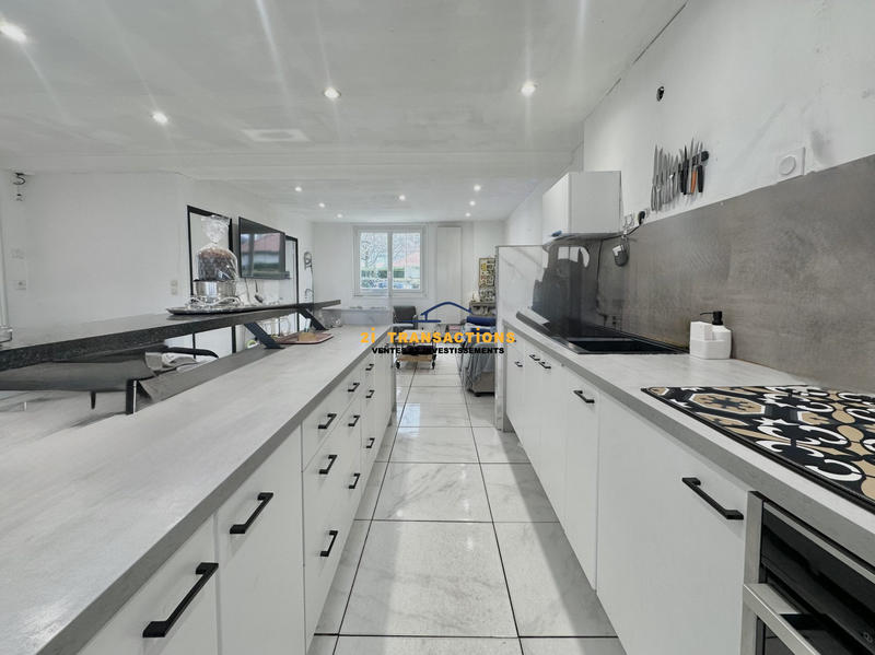 Maison traditionnelle - 169 m² - 6 pièces