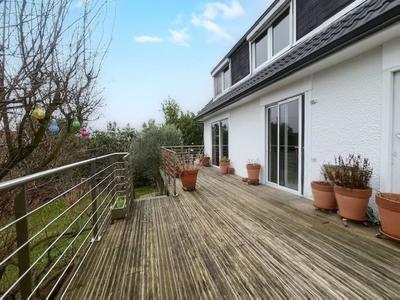 Maison - 122 m² - 8 pièces