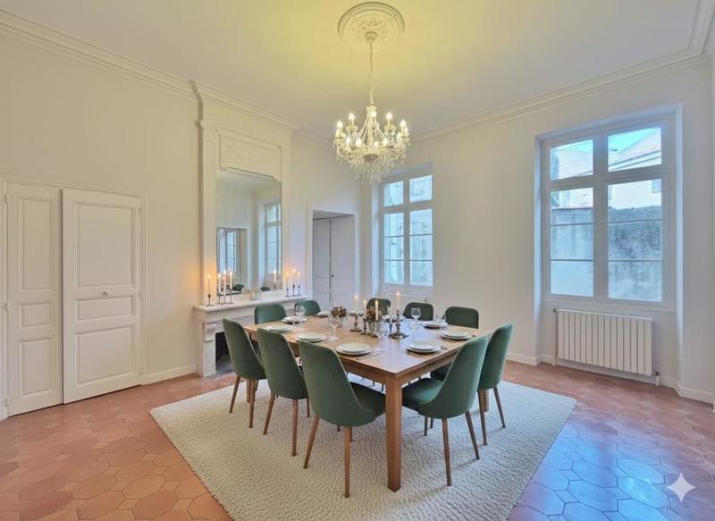 Appartement bourgeois - 220 m² - 6 pièces