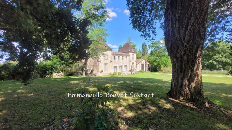 Maison - 234 m² - 8 pièces