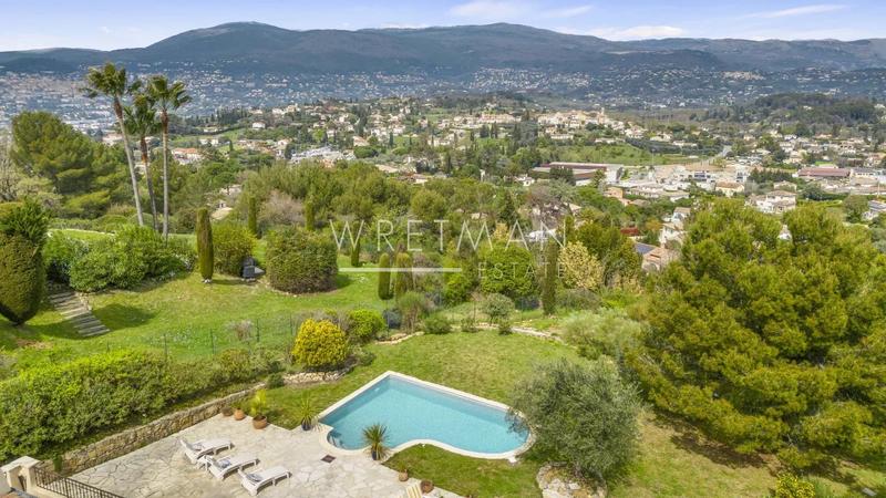 Maison - 218 m² - 9 pièces