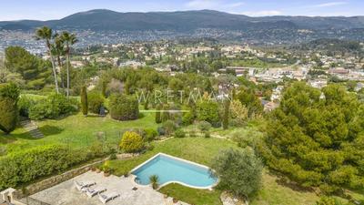 Maison - 218 m² - 9 pièces