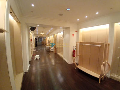 Local commercial - 143 m² - 3 pièces