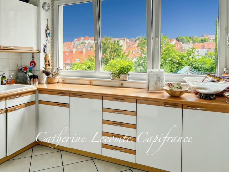 Maison - 180 m² - 8 pièces