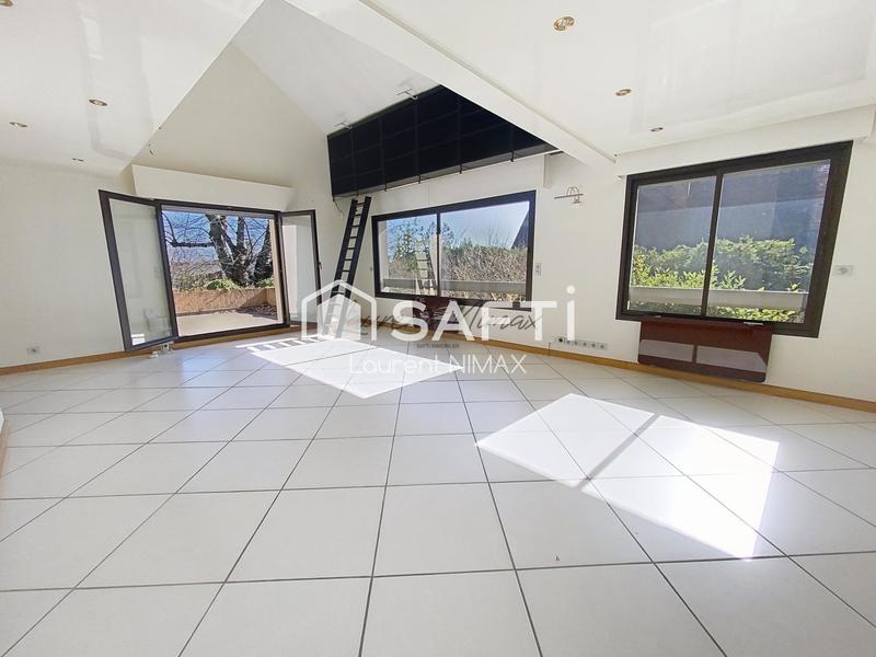 Maison - 260 m² - 8 pièces