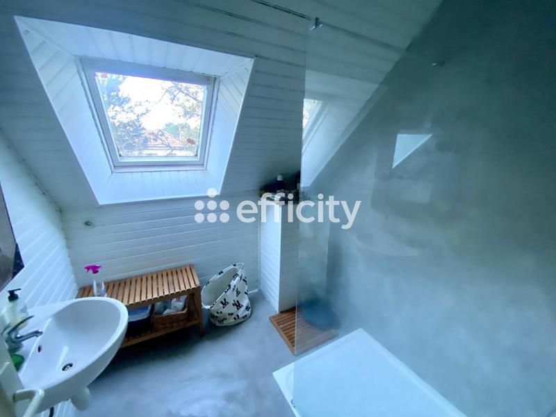 Maison - 235 m² - 7 pièces