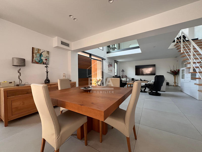 Villa - 220 m² - 7 pièces