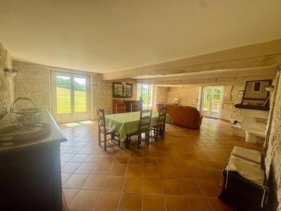 Maison - 163 m² - 7 pièces