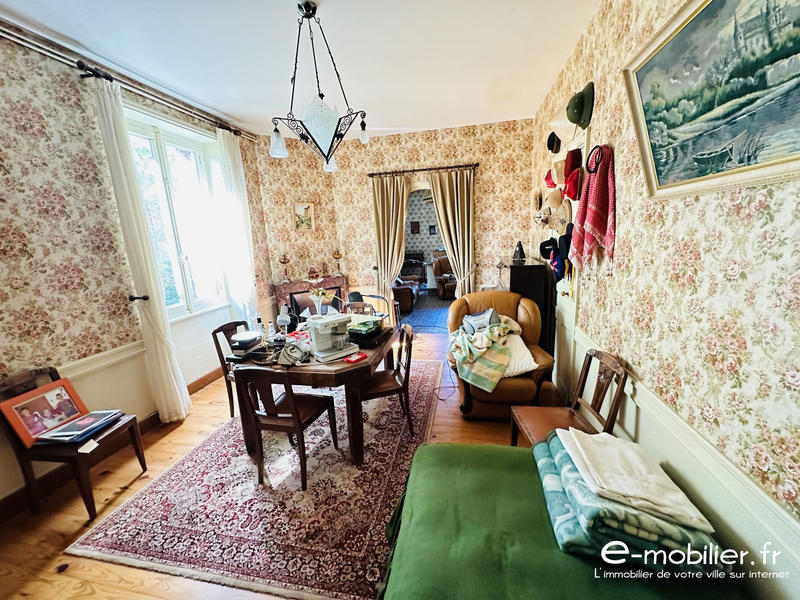 Maison - 220 m² - 8 pièces