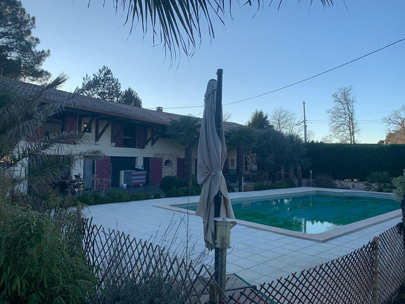 Maison - 219 m² - 6 pièces