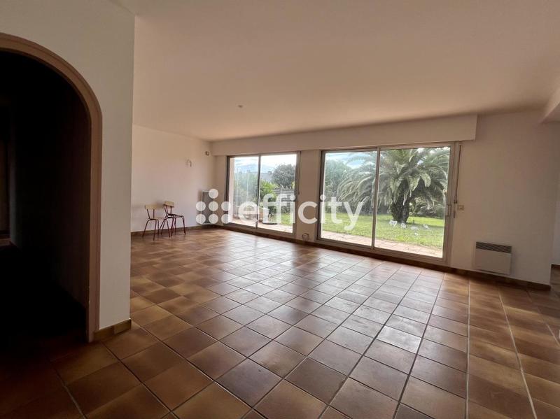 Maison - 830 m² - 14 pièces