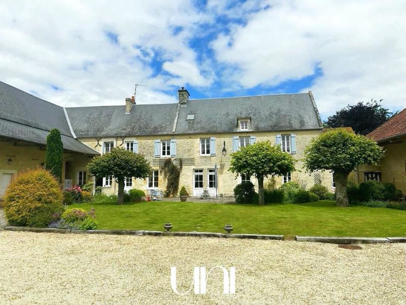 Propriété - 285 m² - 9 pièces