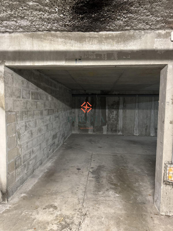 Parking / Garage - 14 m²