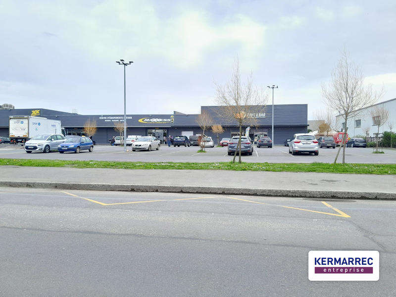 Local commercial - 3 400 m²