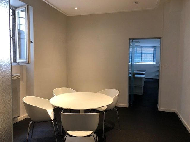 Local commercial - 130 m² - 4 pièces