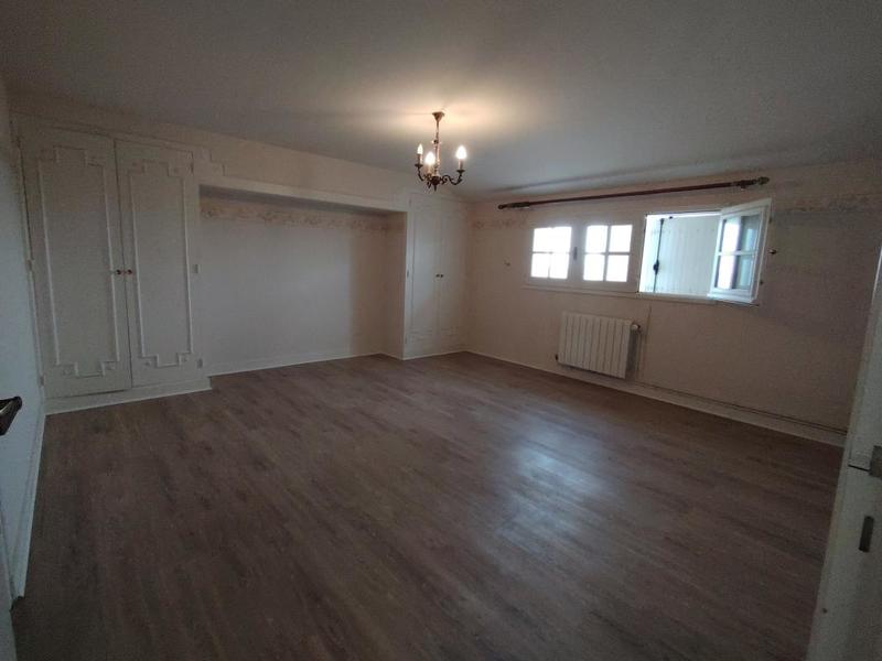 Maison - 260 m² - 10 pièces