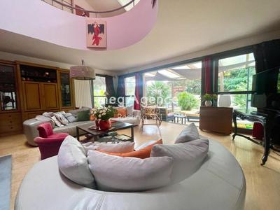 Maison - 246 m² - 8 pièces