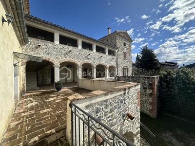 Mas - 250 m² - 14 pièces