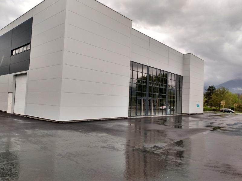 Local commercial - 549 m² - 1 pièce