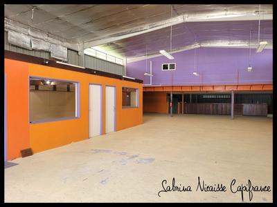 Hangar - 735 m² - 6 pièces