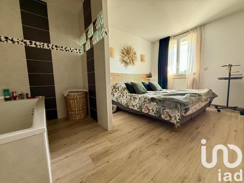 Maison - 240 m² - 9 pièces