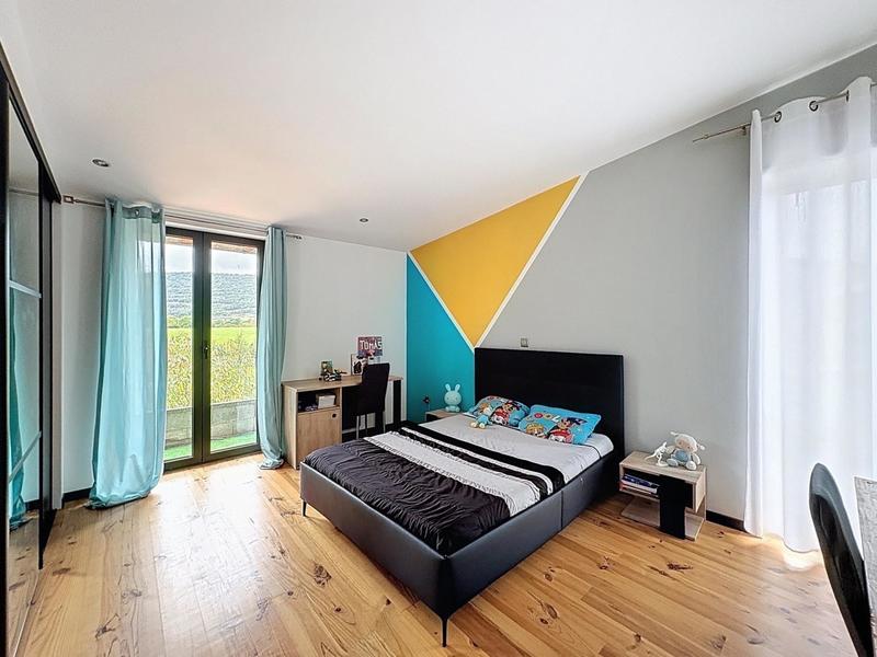 Maison - 225 m² - 11 pièces