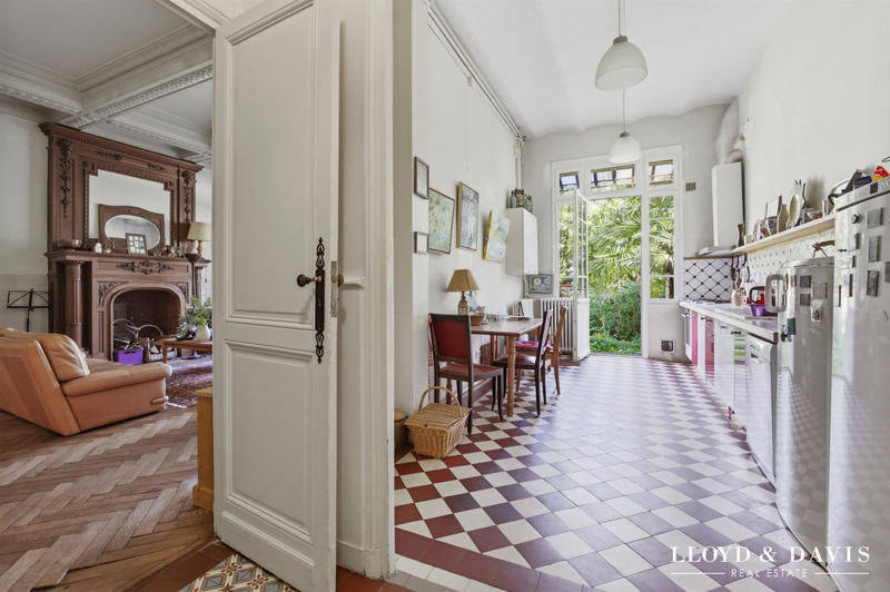 Maison - 392 m² - 12 pièces