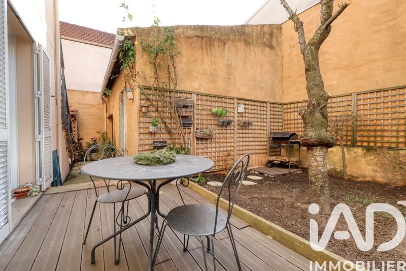 Maison - 228 m² - 8 pièces