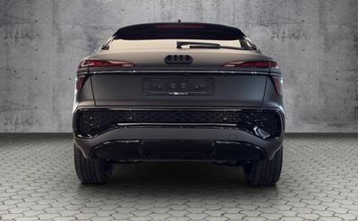 Audi Q3 Sportback s-Line 272 Hybride Rechargeable / Toit Ouvrant Attache Remorque Camera 360° Affichage Tete Haute Pack Audio Sonos