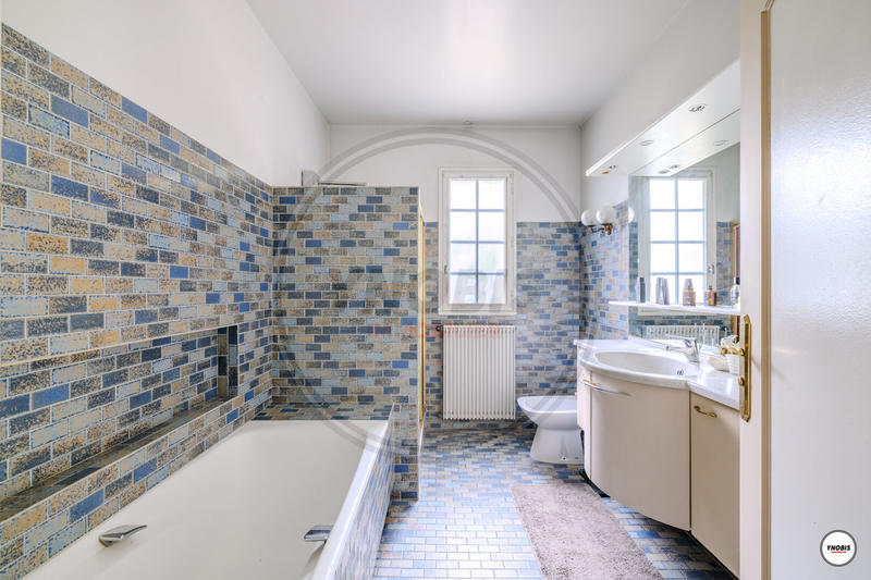 Maison - 253 m² - 8 pièces