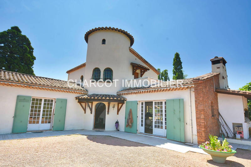 Maison - 281 m² - 6 pièces