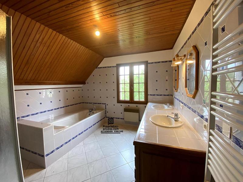 Maison - 180 m² - 7 pièces