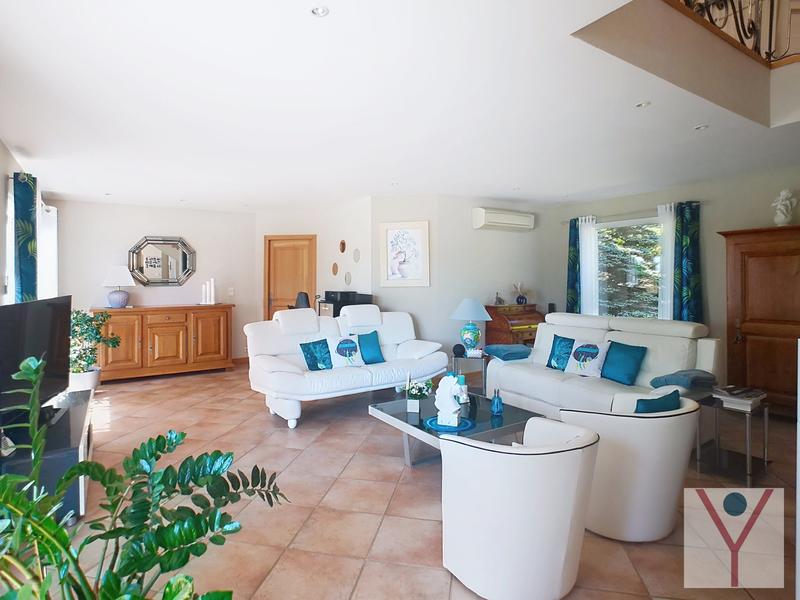 Maison - 258 m² - 7 pièces